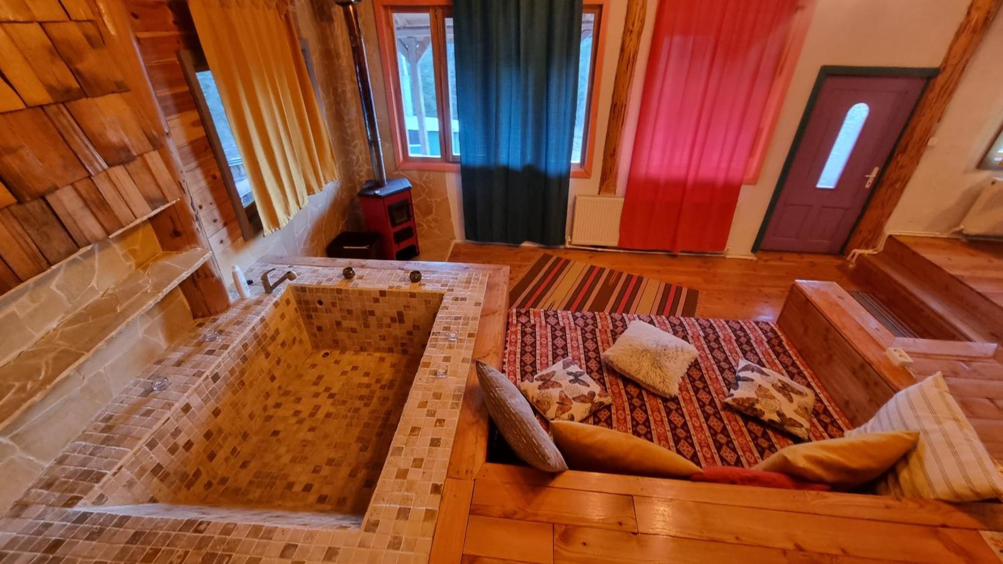 Harmonie Tree House Cotagges Trei Brazi Holiday park